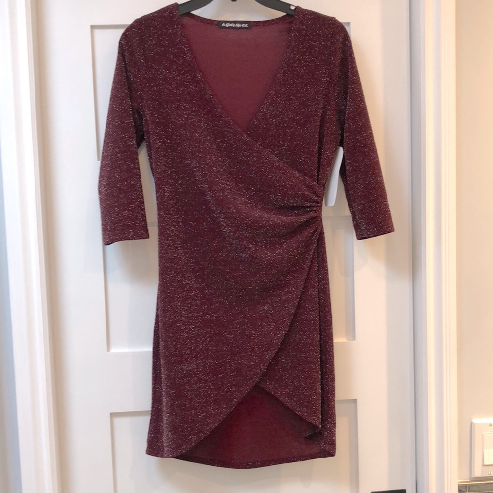 DRESS TO SHINE! Trend Perfect! soft knit dress Cinched side Merlot/Silver! M